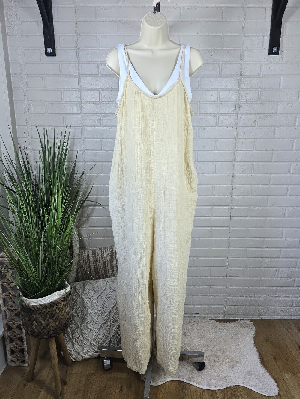 Hunter and Brown Cream Gauze Wide Leg Jumpsuit Size Large
